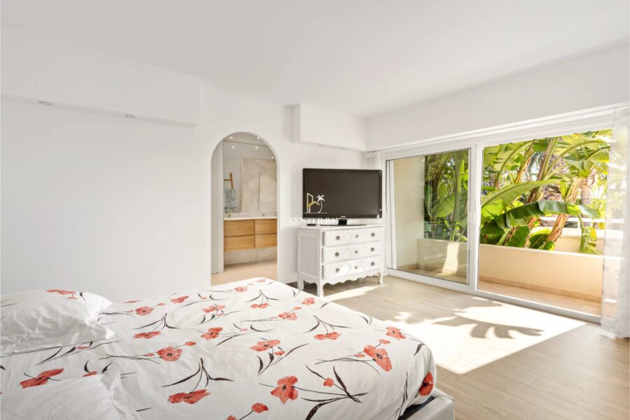 Maison à vendre à Antibes — Vue mer — photo 10