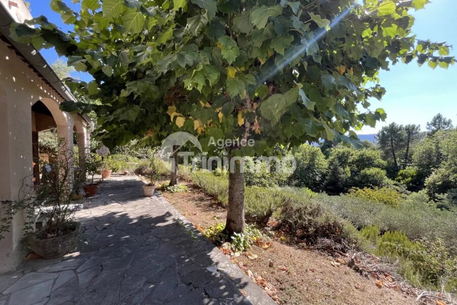 Maison à vendre à Berre-les-alpes — Vue montagne — photo 3
