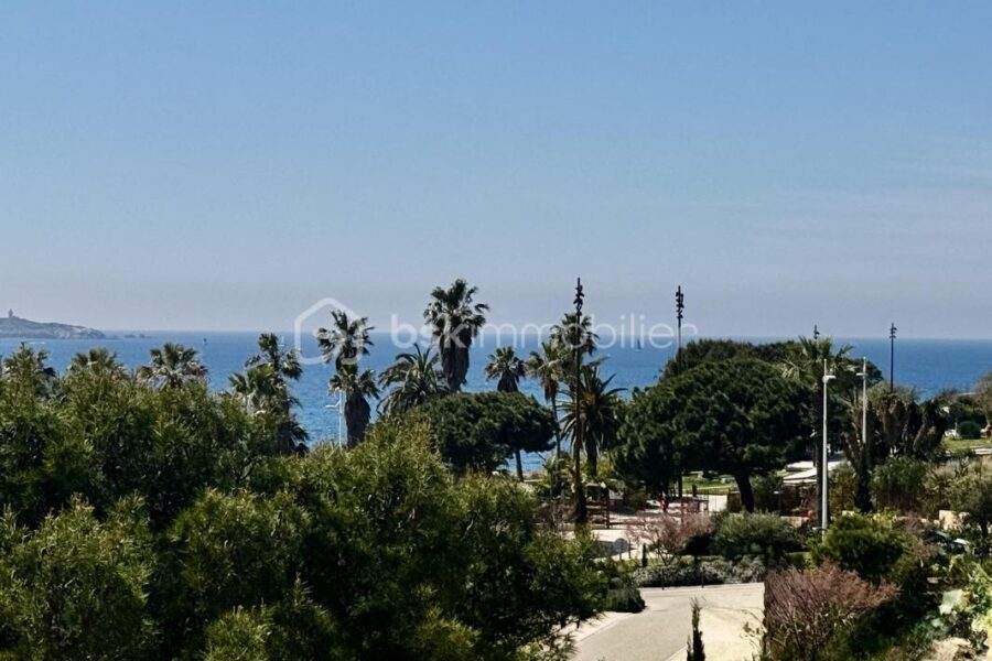 Appartement à vendre à Six fours les plages — Vue mer — photo 1