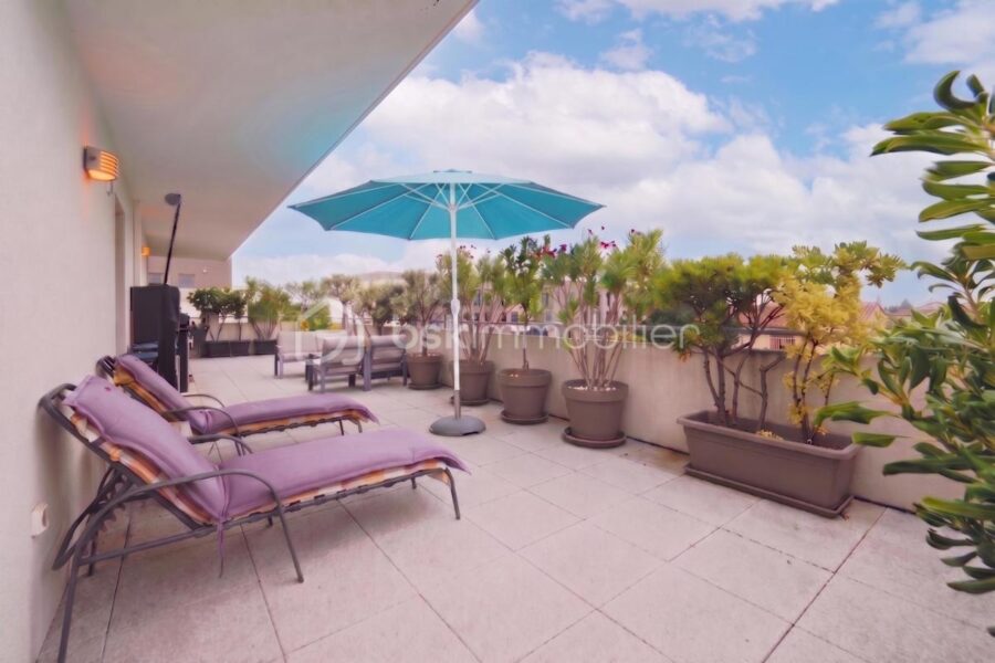 Appartement à vendre à Nimes — Vue sur la ville — photo 2