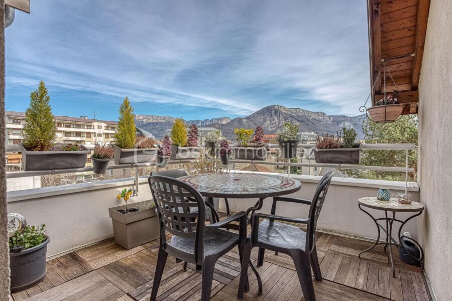 Appartement à vendre à Annecy — Vue montagne — photo 1