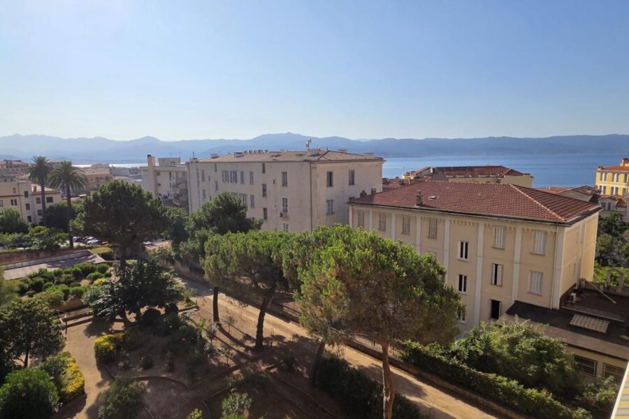 Appartement à vendre à Ajaccio — Vue mer — photo 1