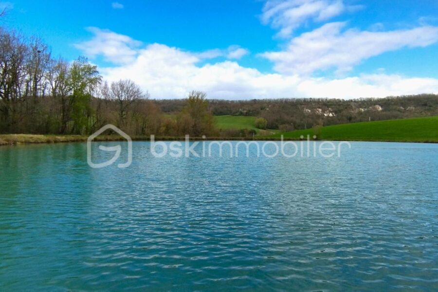 Terrain à vendre à Penne d agenais — Vue lac — photo 1