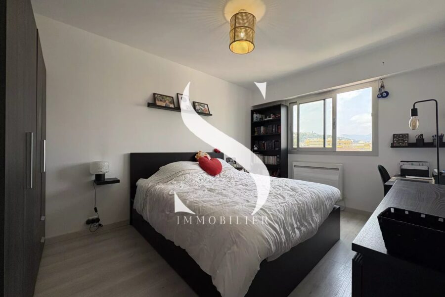 Appartement à vendre à Saint-laurent-du-var — Vue sur la ville — photo 9