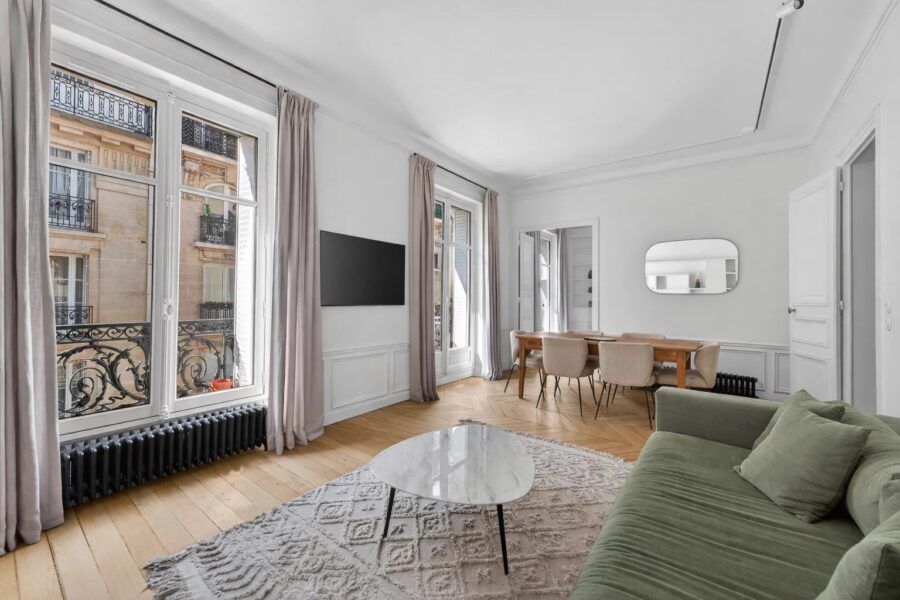 Appartement à louer à Paris 16ème — Vue sur la ville — photo 2
