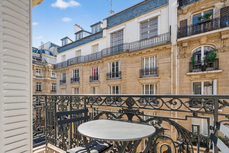 Appartement à louer à Paris 16ème — Vue sur la ville — photo 8