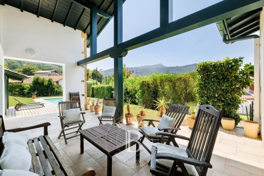 Maison à vendre à Ascain — Vue montagne — photo 1