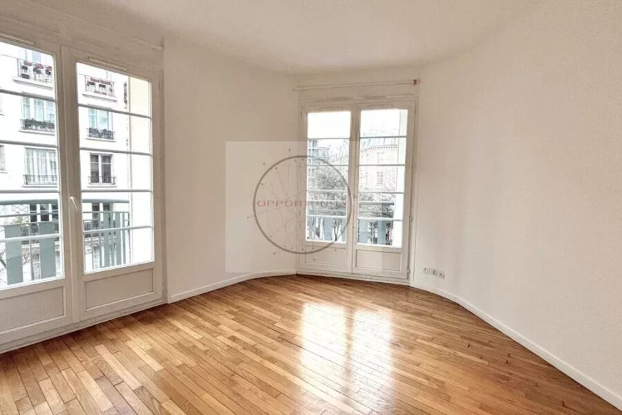 Appartement à vendre à Paris 20ème — Vue sur la ville — photo 2