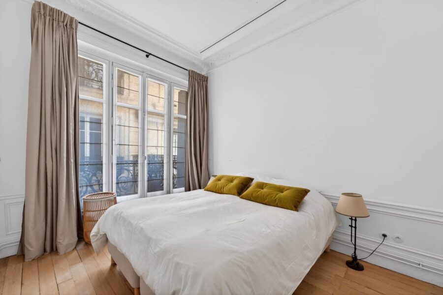 Appartement à louer à Paris 16ème — Vue sur la ville — photo 3