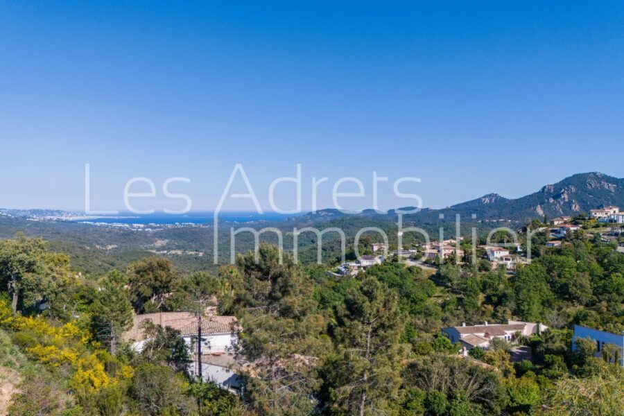 Terrain à vendre à Les adrets-de-l&rsquo;estérel — Vue mer — photo 2