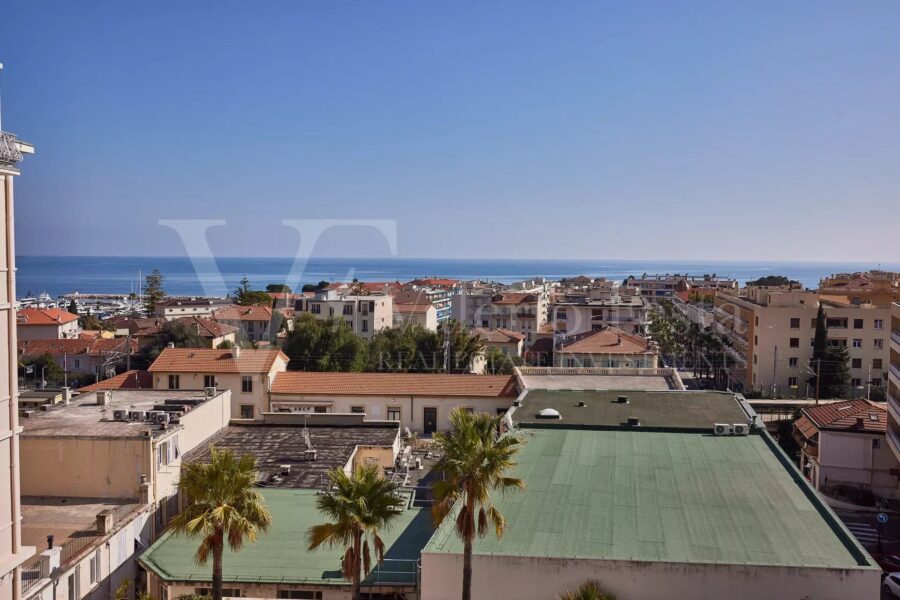 Appartement à vendre à Beaulieu-sur-mer — Vue mer — photo 1