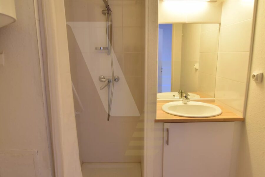 Appartement à louer à Béziers — Vue sur la ville — photo 6