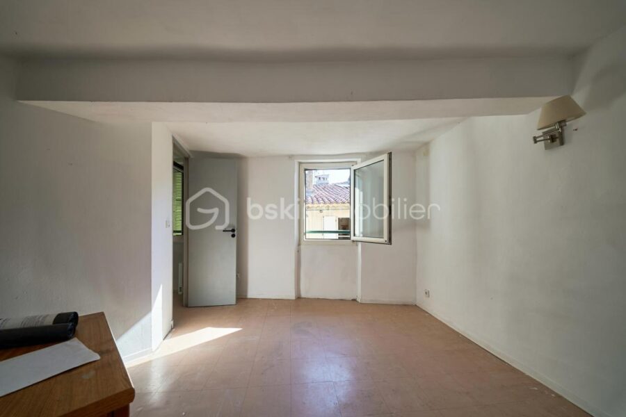 Appartement à vendre à Le beausset — Vue sur la ville — photo 4