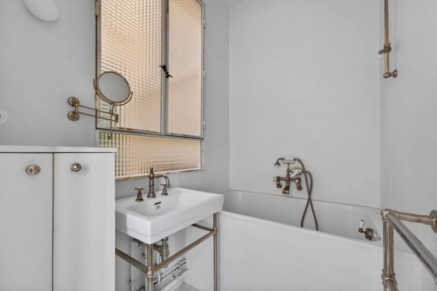 Appartement à louer à Paris 16ème — Vue sur la ville — photo 5