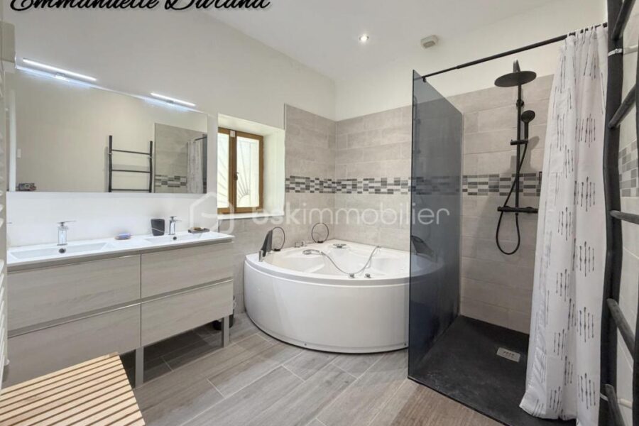 Maison à vendre à Saint paul trois chateaux