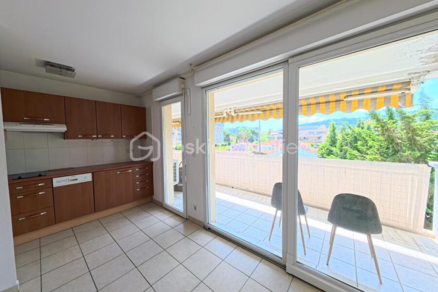Appartement à vendre à Golfe juan — Vue sur la ville — photo 6