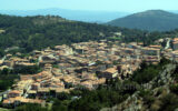 Terrain à vendre à La garde-freinet — Vue sur la ville — photo 1