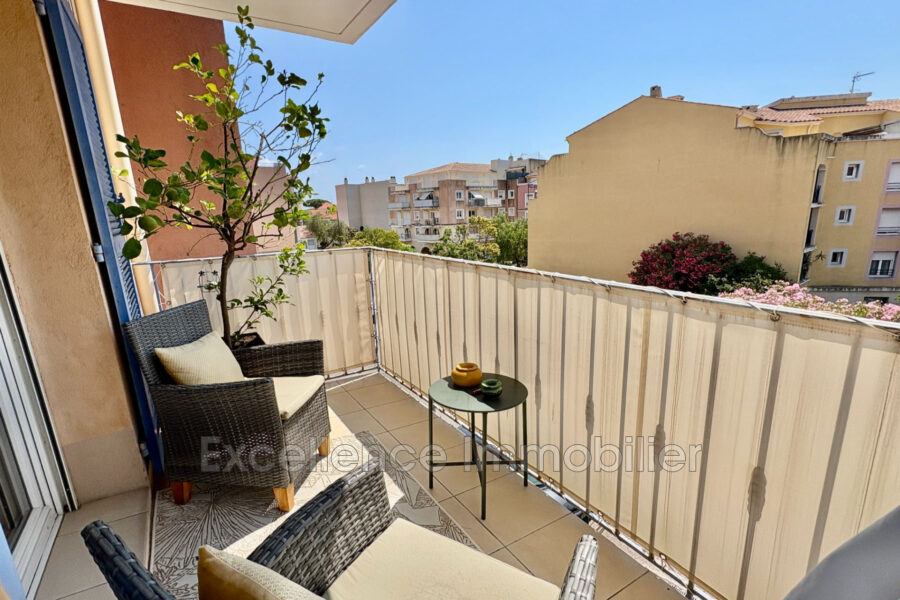 Appartement à vendre à Sainte-maxime — Vue sur la ville — photo 1