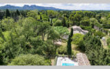 Maison à louer à Eygalières — Vue parc — photo 1