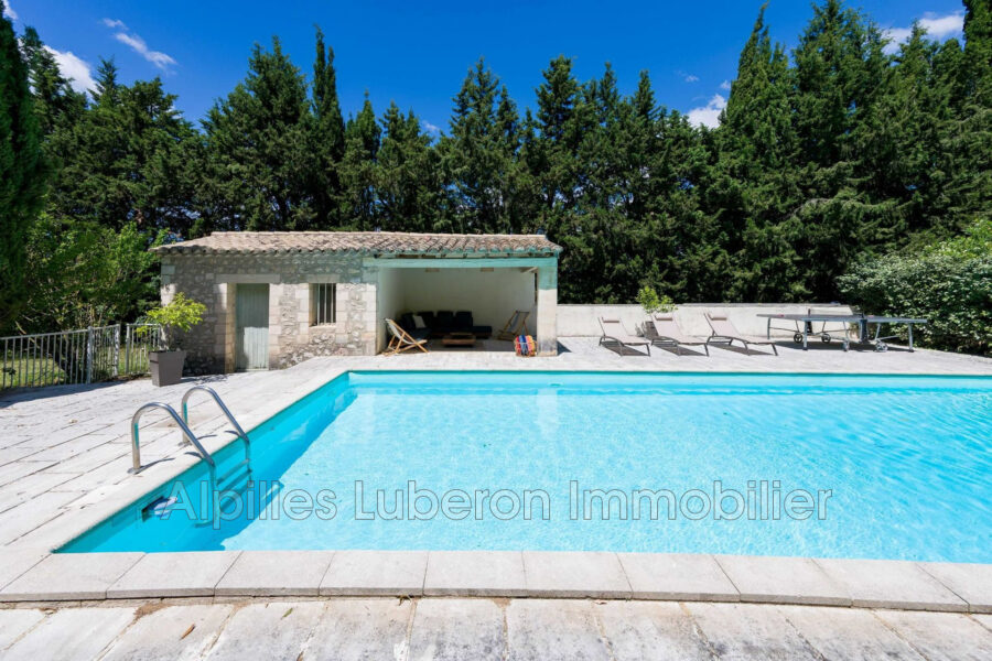 Maison à louer à Eygalières — Vue parc — photo 8