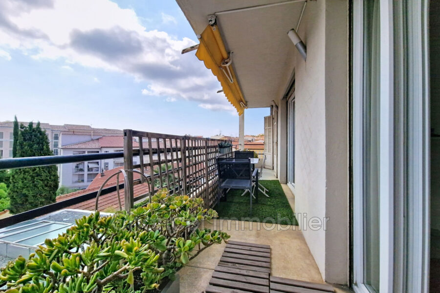 Appartement à vendre à Antibes — Vue sur la ville — photo 1