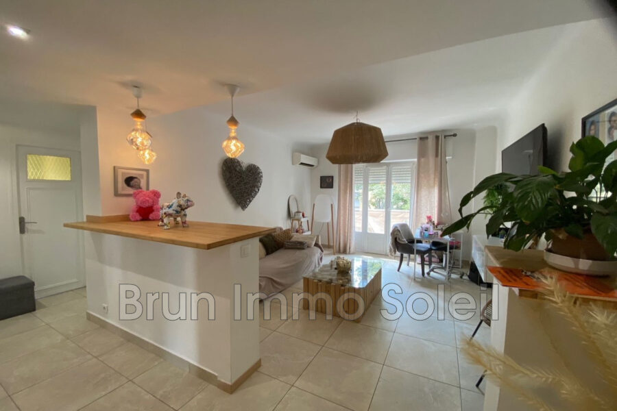 Appartement à vendre à Cagnes-sur-mer — Vue sur la ville — photo 2