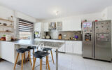 Appartement à vendre à Saint-laurent-du-var — Vue sur la ville — photo 5