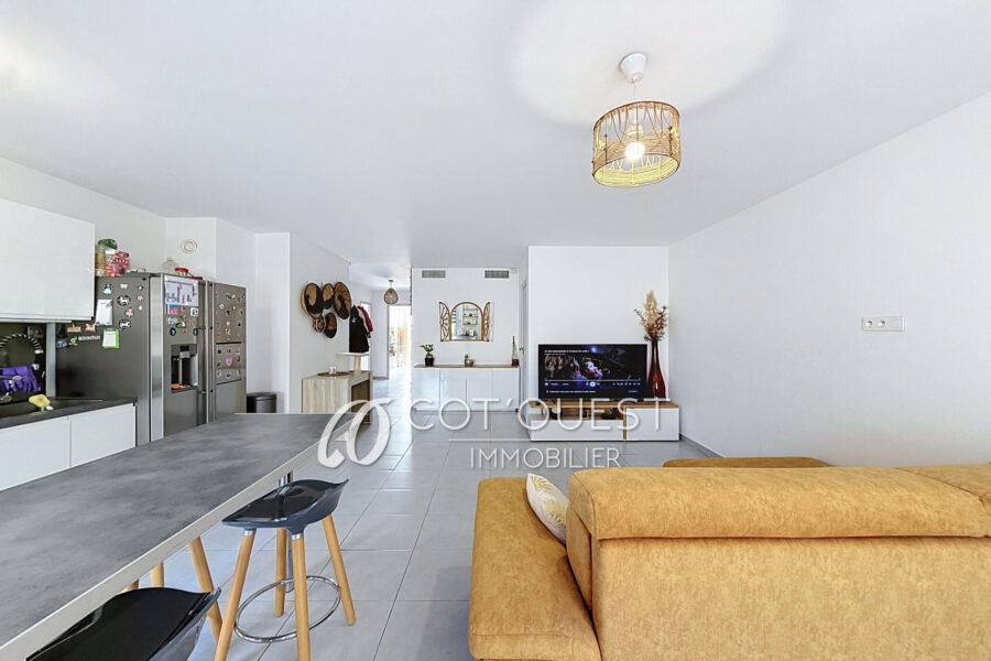 Appartement à vendre à Saint-laurent-du-var — Vue sur la ville — photo 3