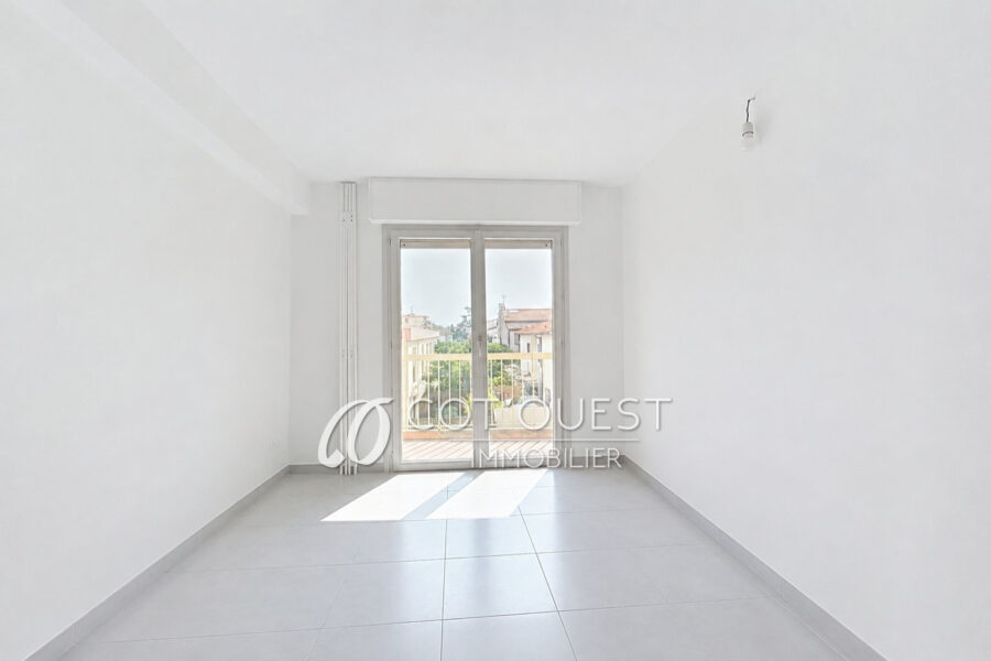 Appartement à vendre à Saint-laurent-du-var — Vue sur la ville — photo 12