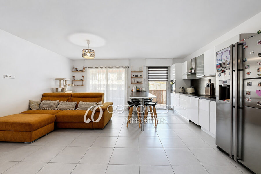 Appartement à vendre à Saint-laurent-du-var — Vue sur la ville — photo 4
