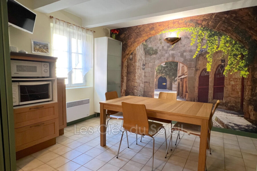 Maison à vendre à Le revest-les-eaux — Vue sur la ville — photo 4