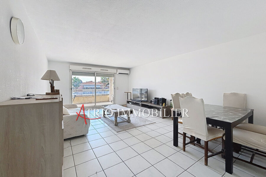Appartement à vendre à Cagnes-sur-mer — Vue sur la ville — photo 2
