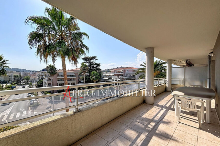 Appartement à vendre à Cagnes-sur-mer — Vue sur la ville — photo 1