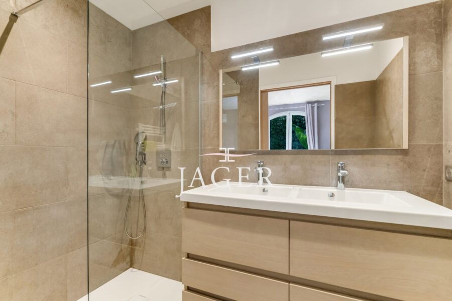 Maison à vendre à Sainte-maxime — Vue parc — photo 8