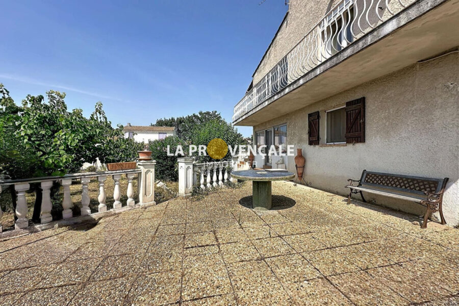 Maison à vendre à Trets — Vue parc & jardin — photo 3