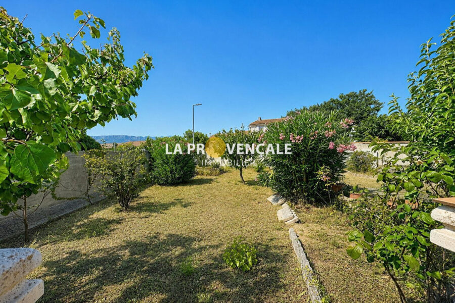 Maison à vendre à Trets — Vue parc & jardin — photo 1