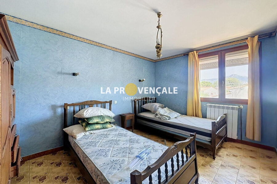 Maison à vendre à Trets — Vue parc & jardin — photo 8