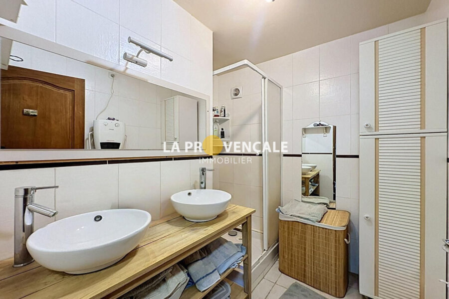 Maison à vendre à Trets — Vue parc & jardin — photo 12