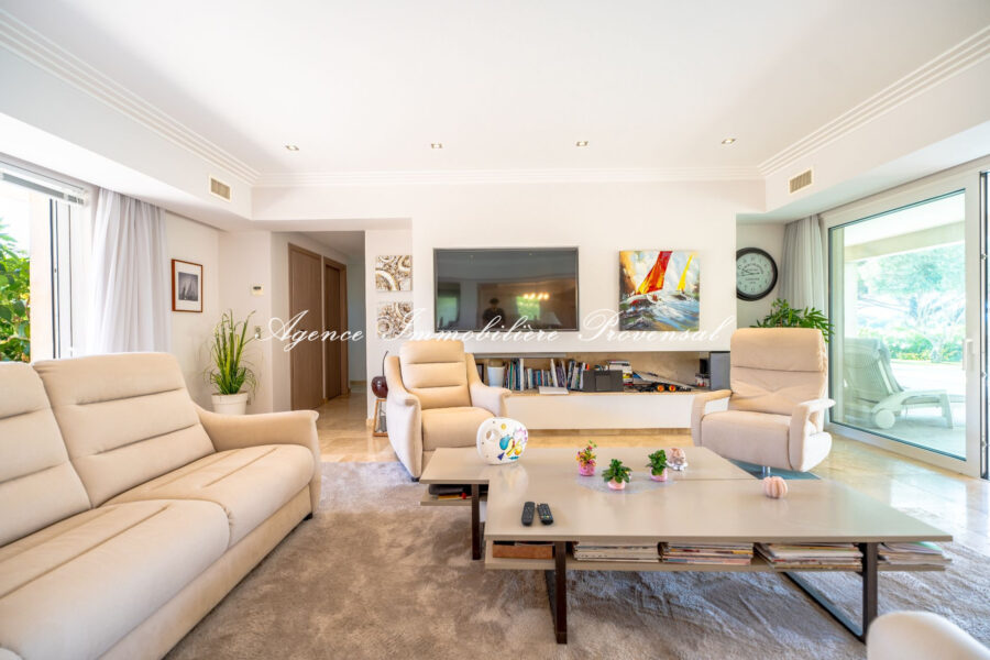 Maison à vendre à Sainte-maxime — Vue mer — photo 9