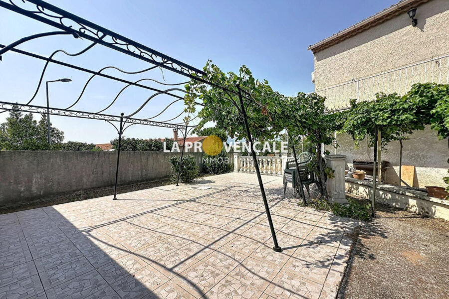 Maison à vendre à Trets — Vue parc & jardin — photo 16