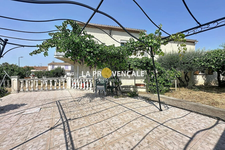 Maison à vendre à Trets — Vue parc & jardin — photo 17