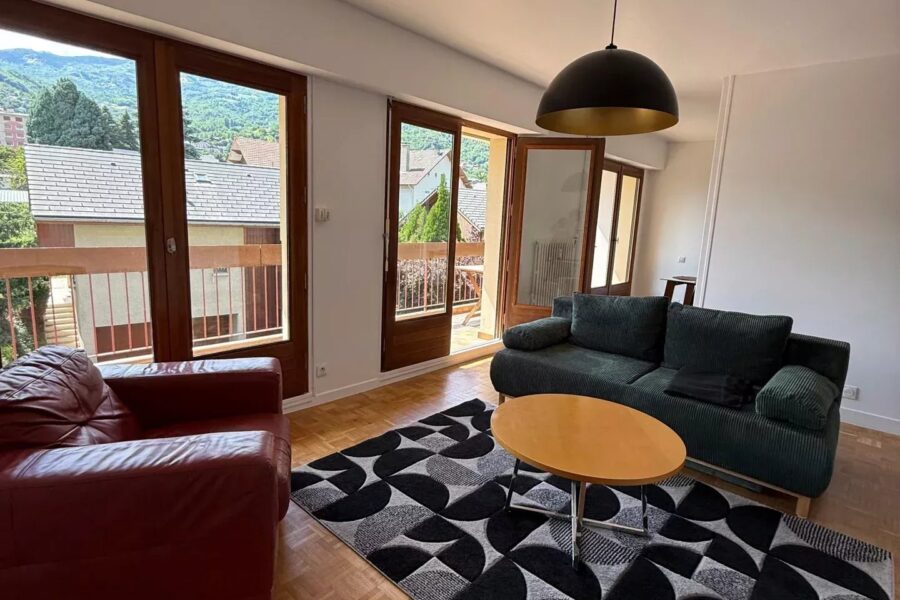 Appartement à louer à Saint-jean-de-maurienne — Vue montagne — photo 2