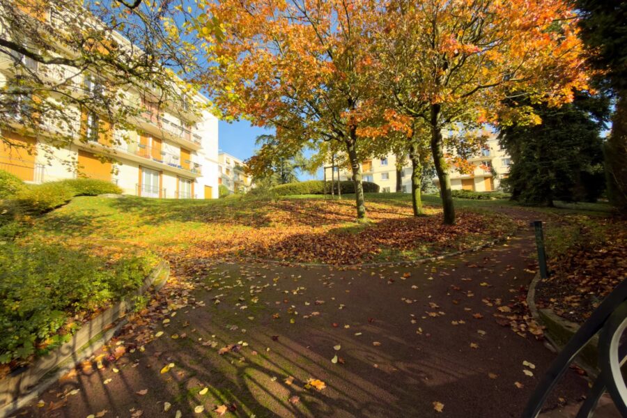 Appartement à vendre à Le raincy — Vue parc — photo 1