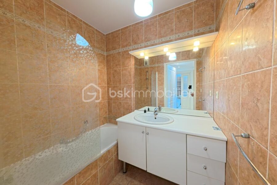 Appartement à vendre à Golfe juan — Vue sur la ville — photo 8