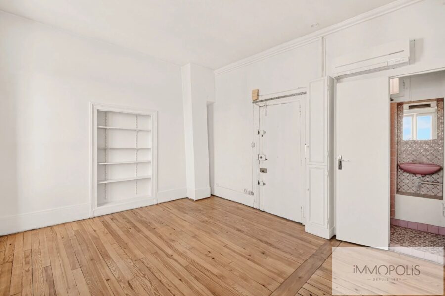 Appartement à vendre à Paris 18ème — Vue sur la ville — photo 3