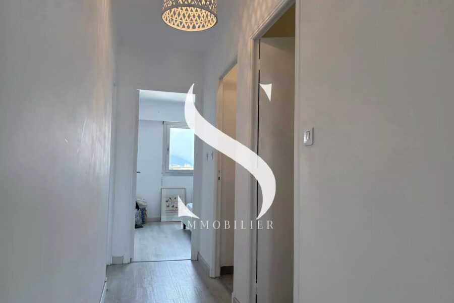 Appartement à vendre à Saint-laurent-du-var — Vue sur la ville — photo 8