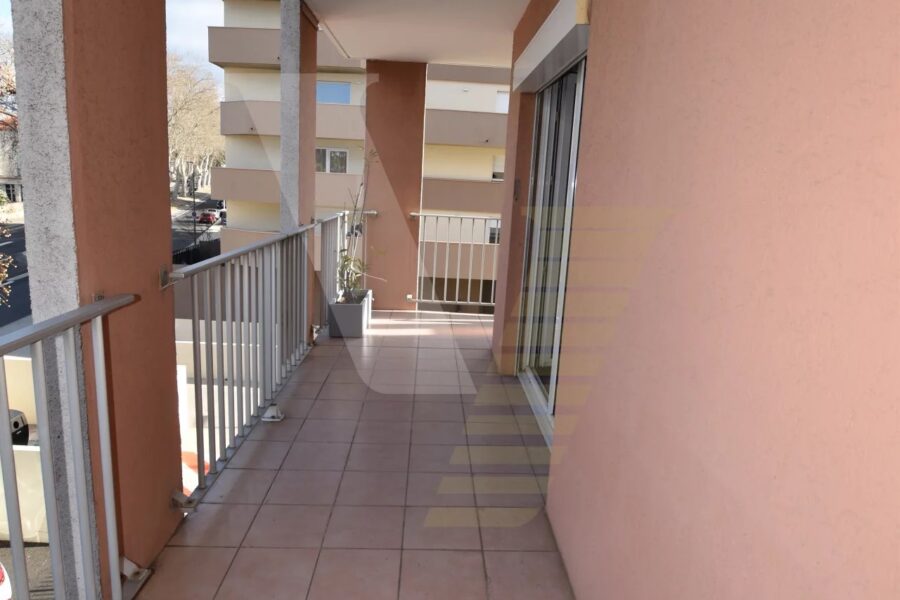 Appartement à louer à Béziers — Vue sur la ville — photo 8