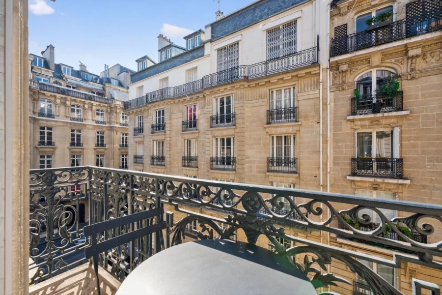 Appartement à louer à Paris 16ème — Vue sur la ville — photo 6