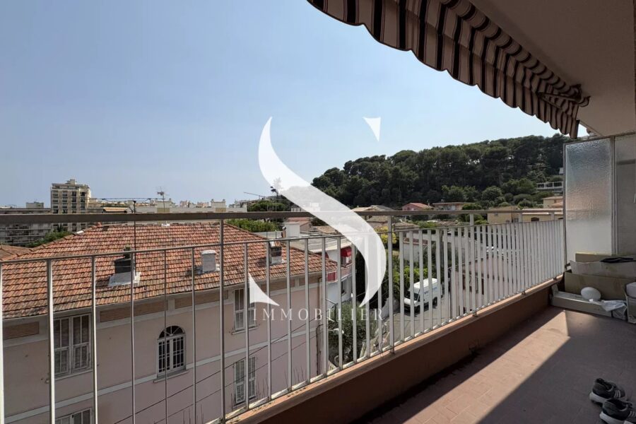Appartement à vendre à Saint-laurent-du-var — Vue sur la ville — photo 1