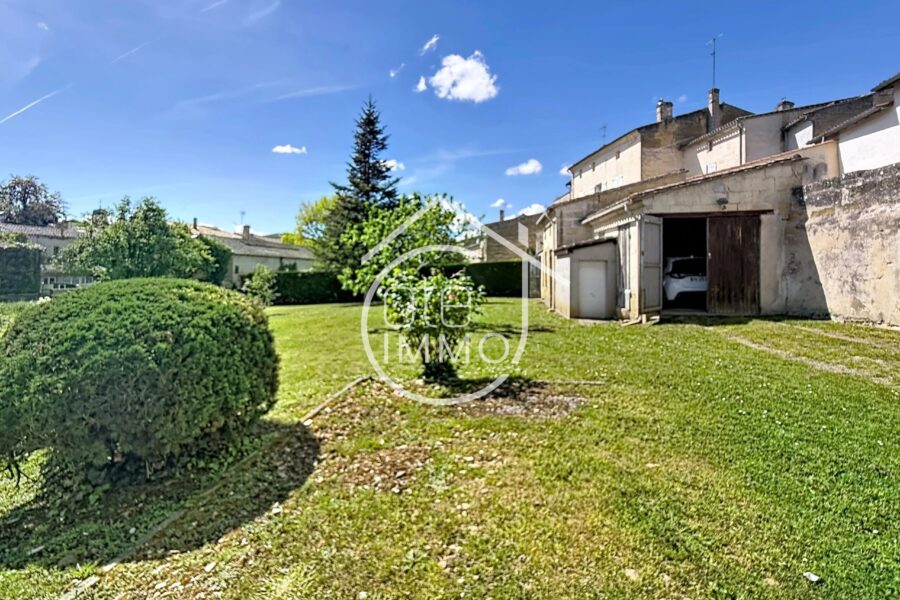 Maison à vendre à Castillon-la-bataille — Vue parc — photo 9